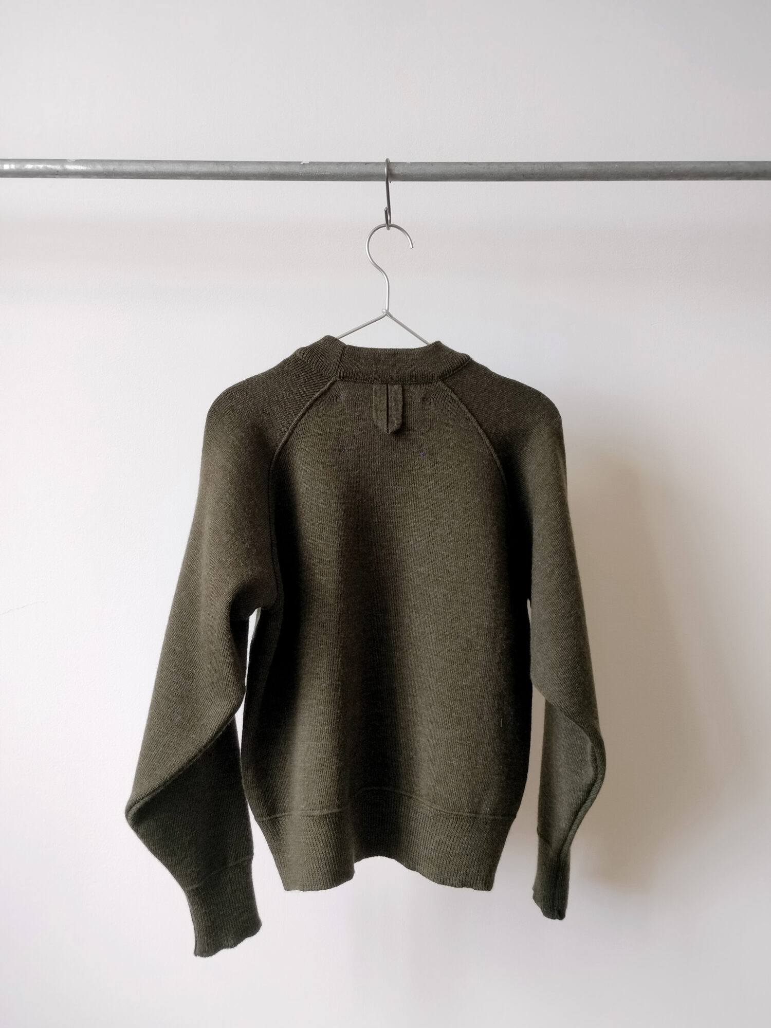 UNISEX SWEATER DARK KAKI – Image 2